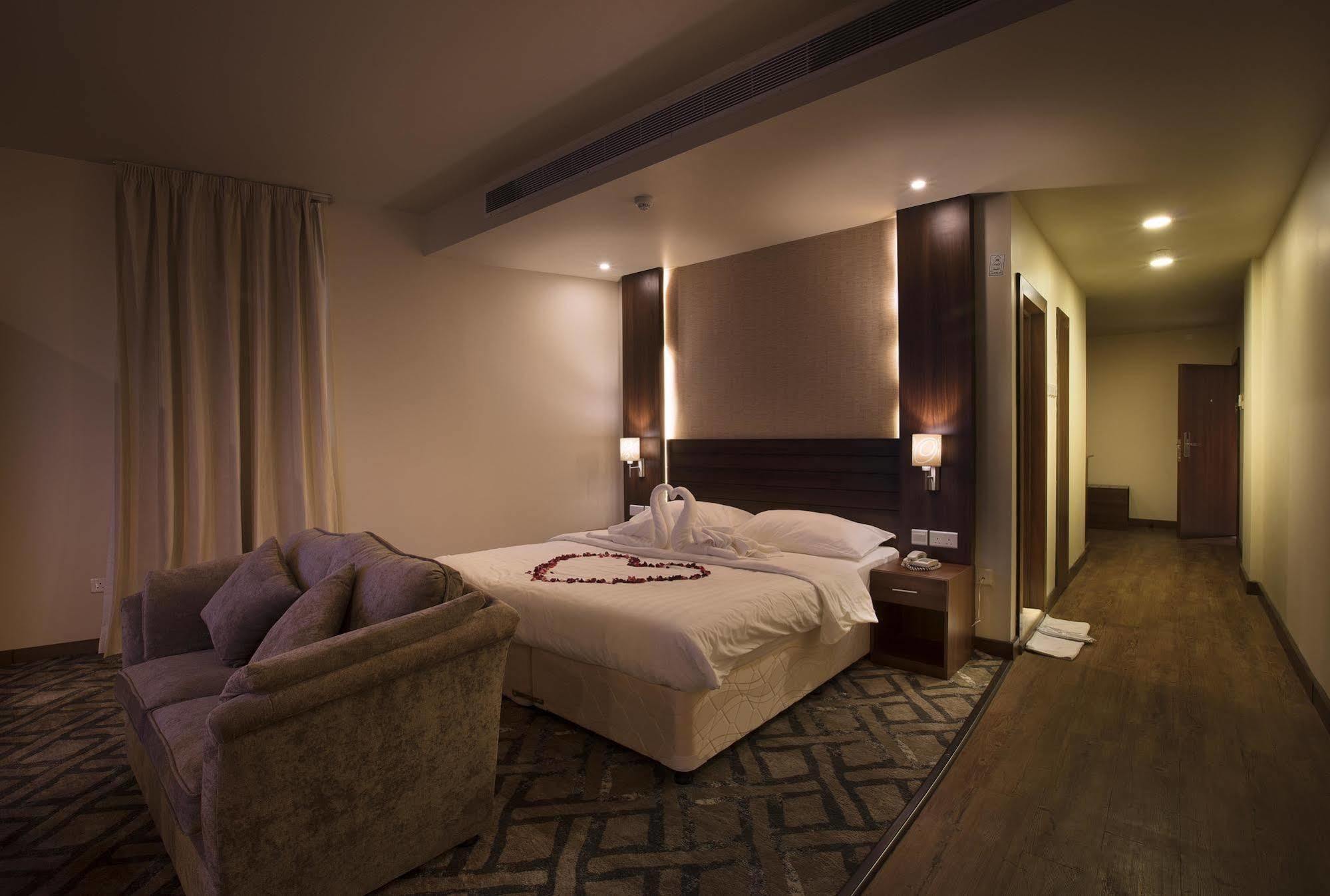 Lily Hotel Suite Mubarraz Al-Hofuf Kültér fotó